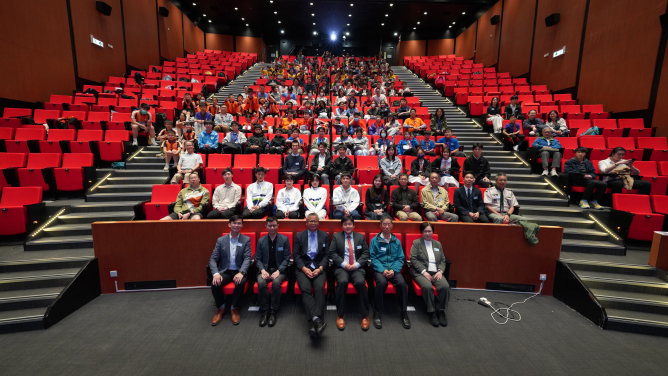 The keynote speeches and thematic seminars attracted more than a hundred scholars and primary and secondary school teachers and students.
 